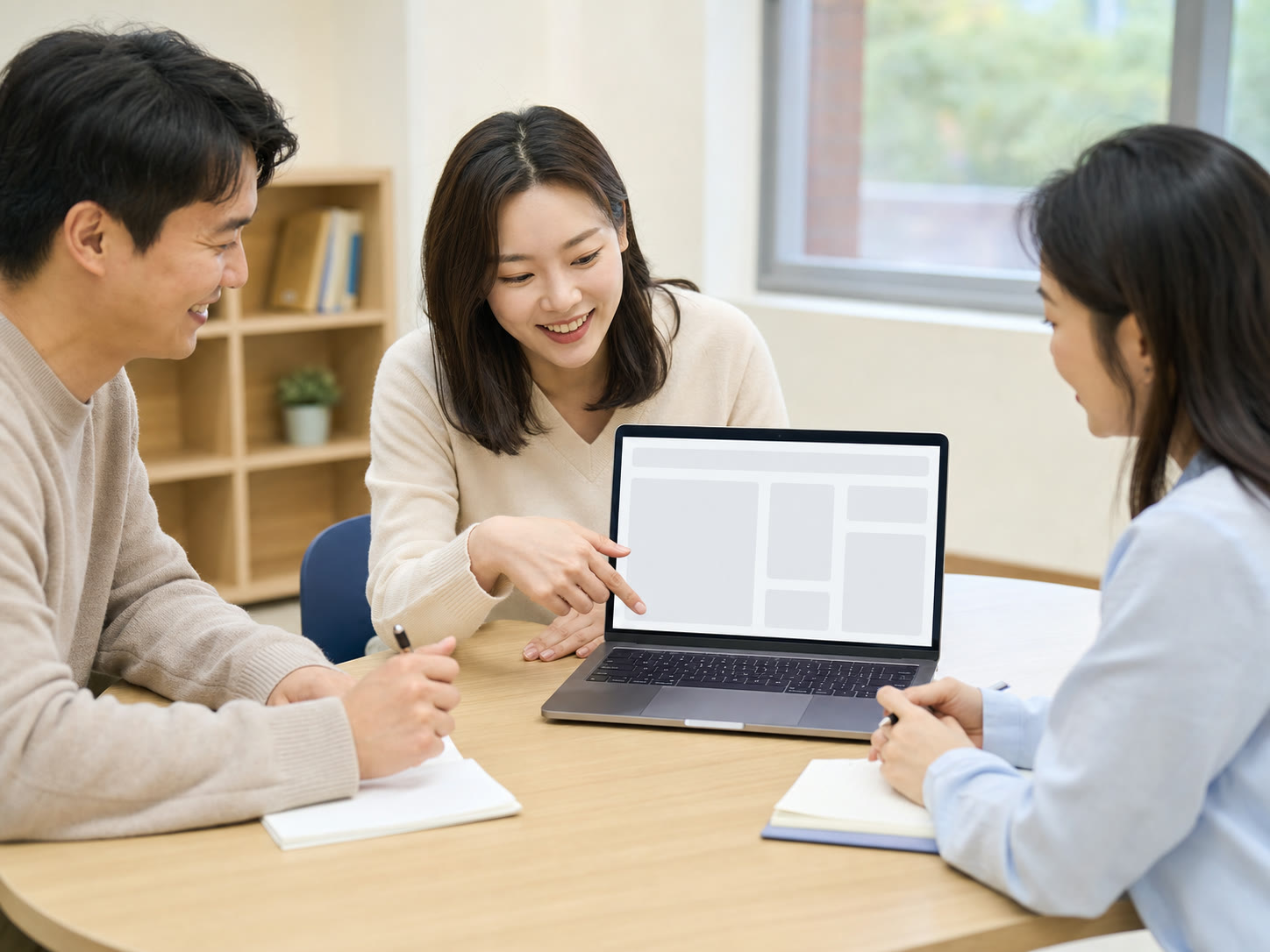 강사가 수강생과 광고 분석 화면을 함께 보는 예시 이미지