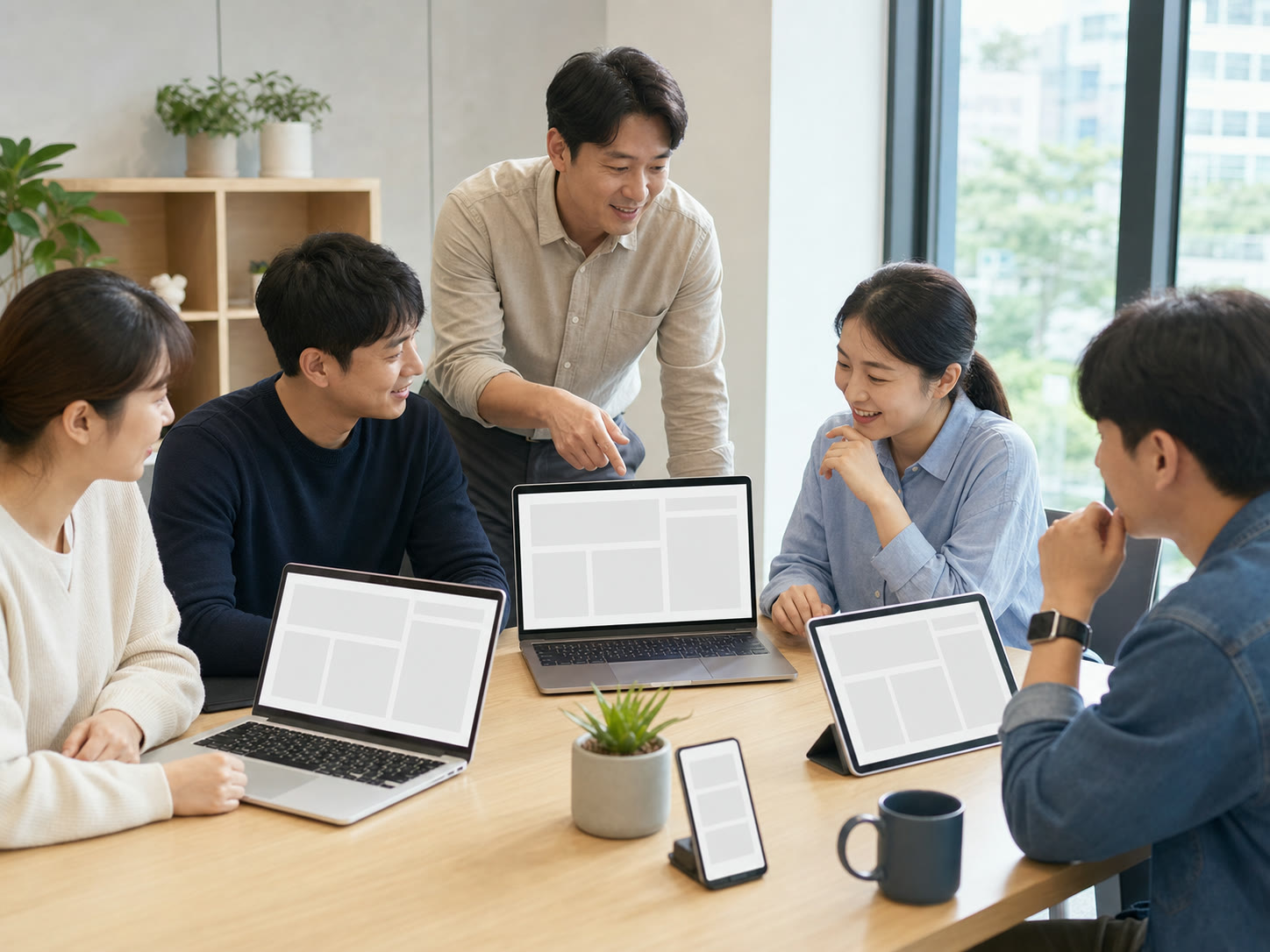 예시 이미지: 시흥의 소규모 강의실에서 대면으로 AI 성과 분석 화면을 배우는 교육생들
